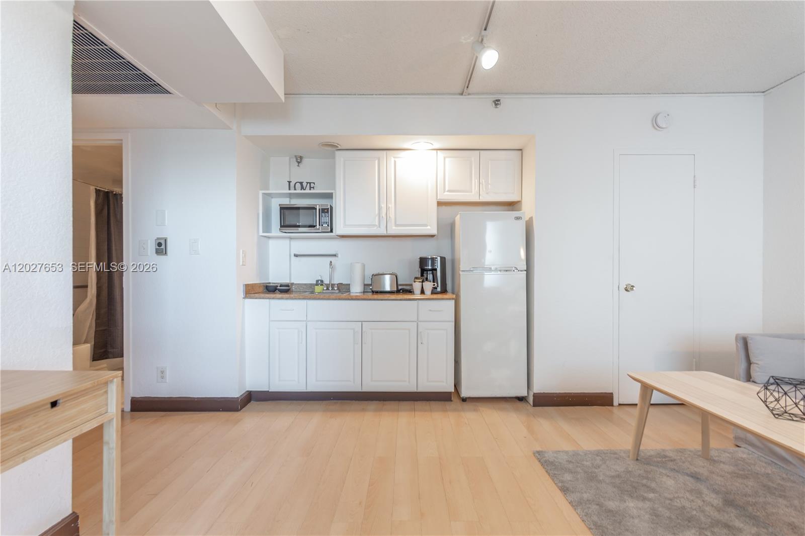 5445 Collins Avenue 1105 Property Photo 17