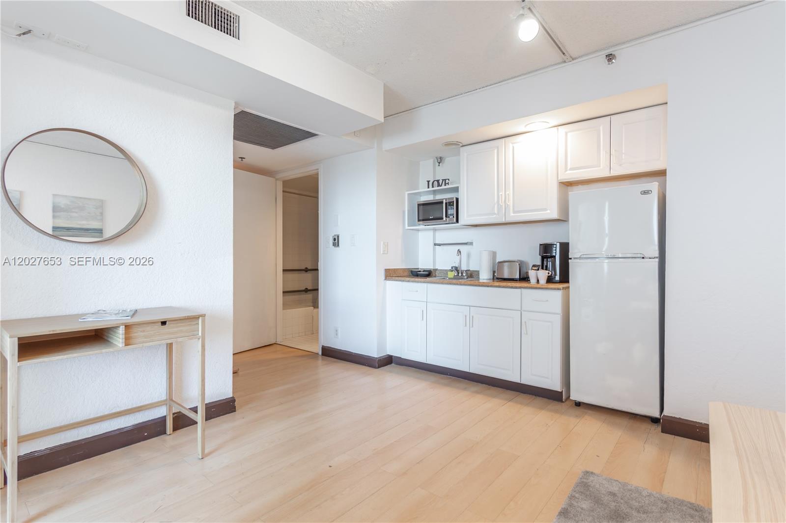 5445 Collins Avenue 1105 Property Photo 18