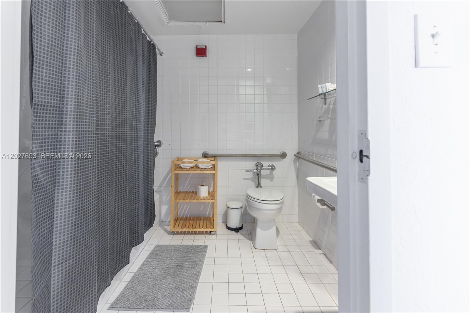 5445 Collins Avenue 1105 Property Photo 29