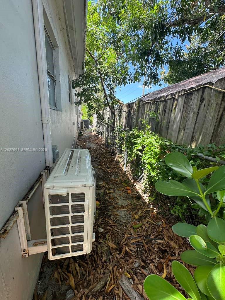 685 Sw 7th Terrace Property Photo 2