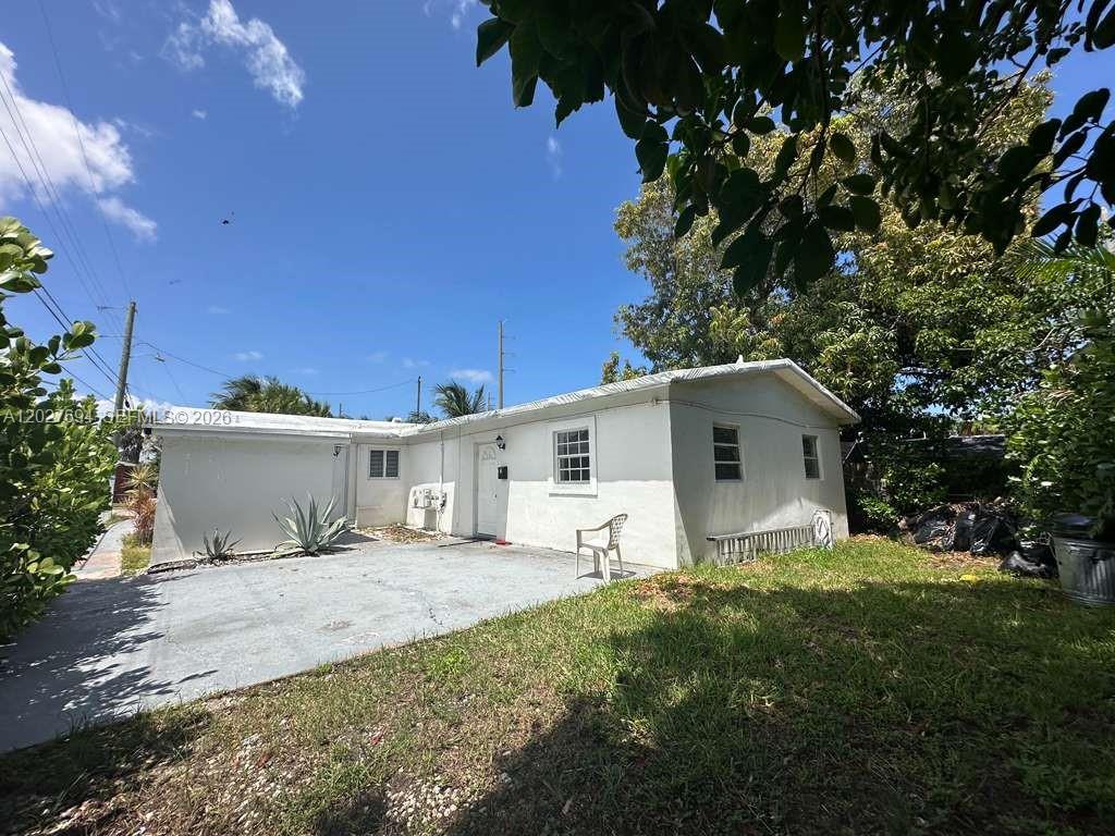 685 Sw 7th Terrace Property Photo 5