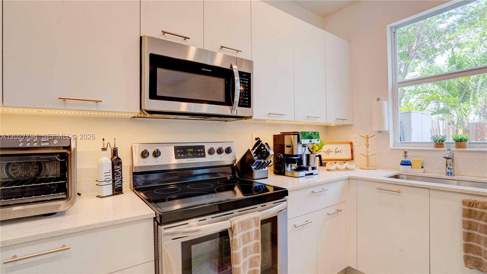 A12027794 Property Photo 14