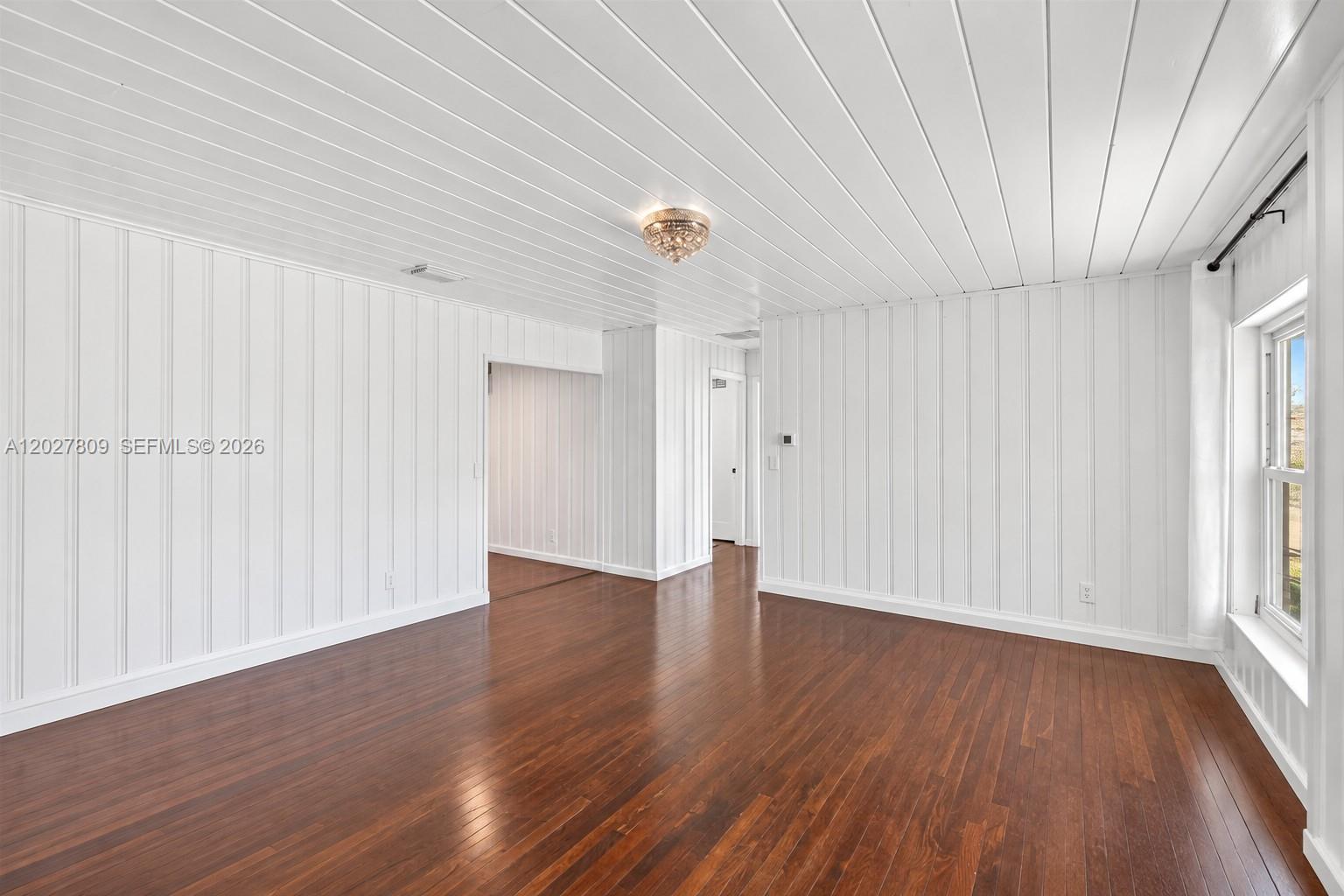 1023 Se 7th Street Property Photo 8