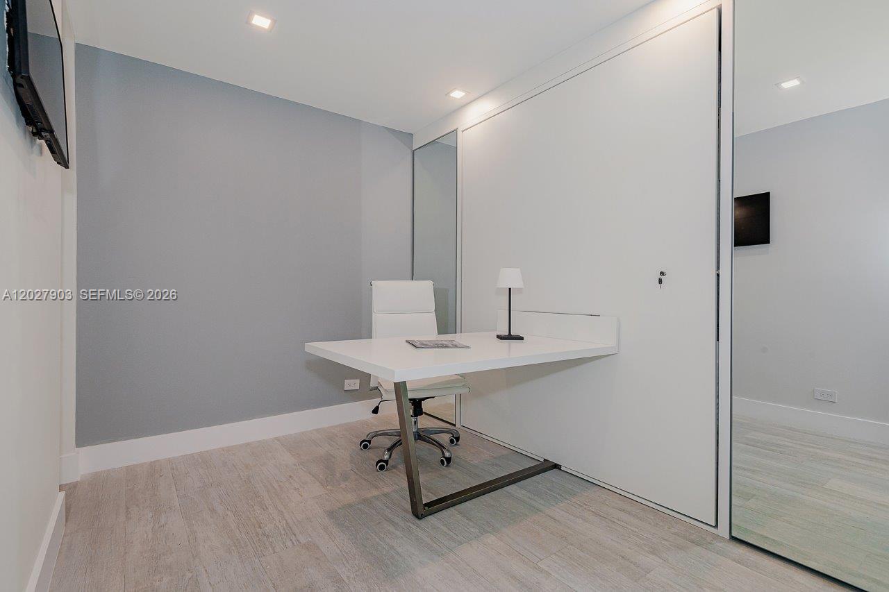 2301 Collins Avenue 739 Property Photo 7