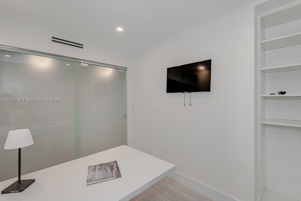 2301 Collins Avenue 739 Property Photo 8