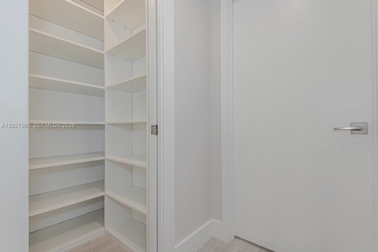 2301 Collins Avenue 739 Property Photo 28