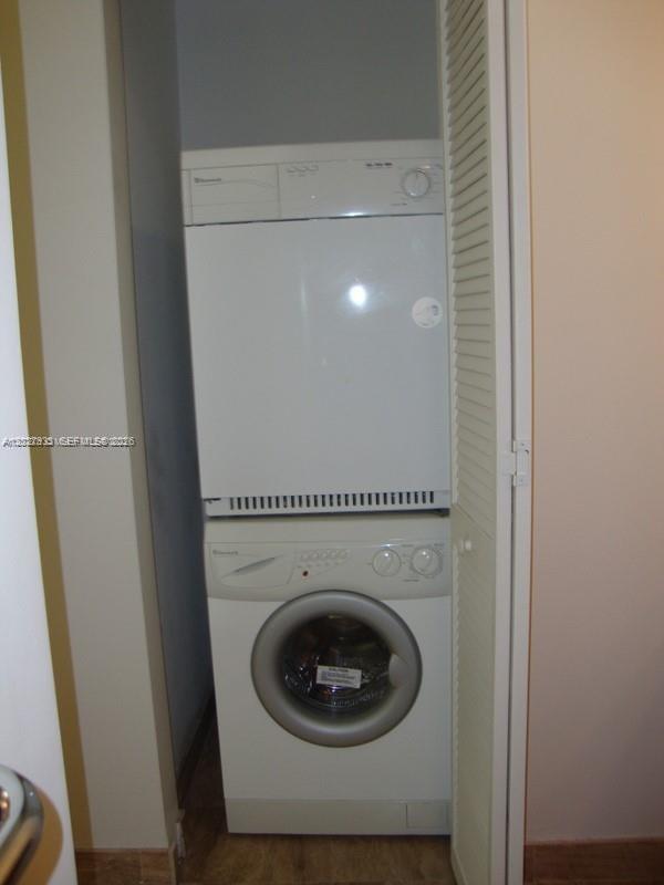 300 S Biscayne Boulevard T-2909 Property Photo 6