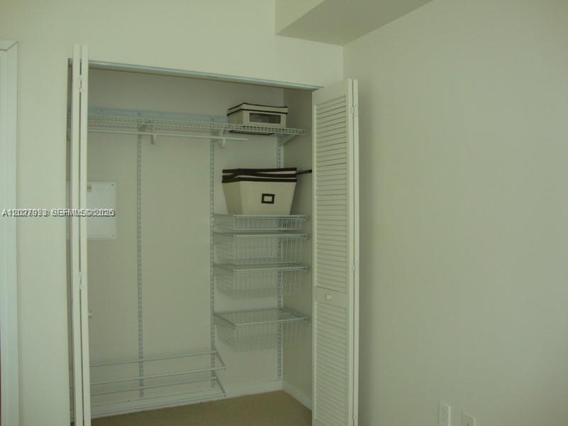 300 S Biscayne Boulevard T-2909 Property Photo 10