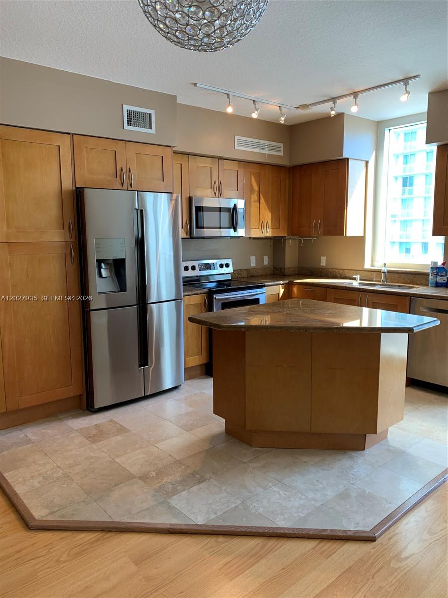 A12027935 Property Photo 4