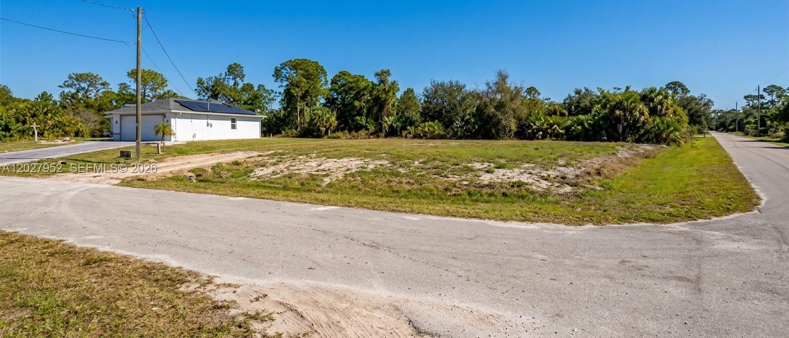 845 E Crevantas Property Photo 1