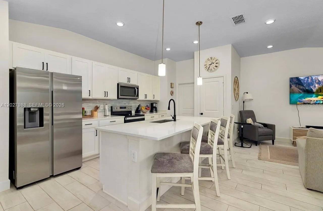 1136 Papaya Circle Property Photo 7