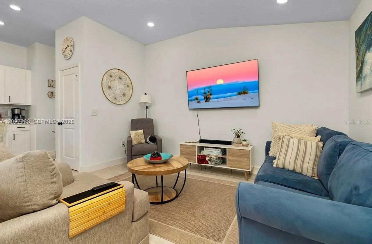 1136 Papaya Circle Property Photo 16