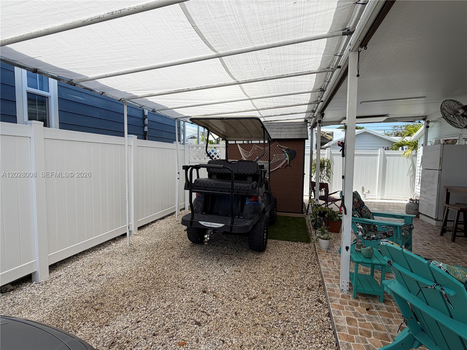 325 Calusa Street Property Photo 4
