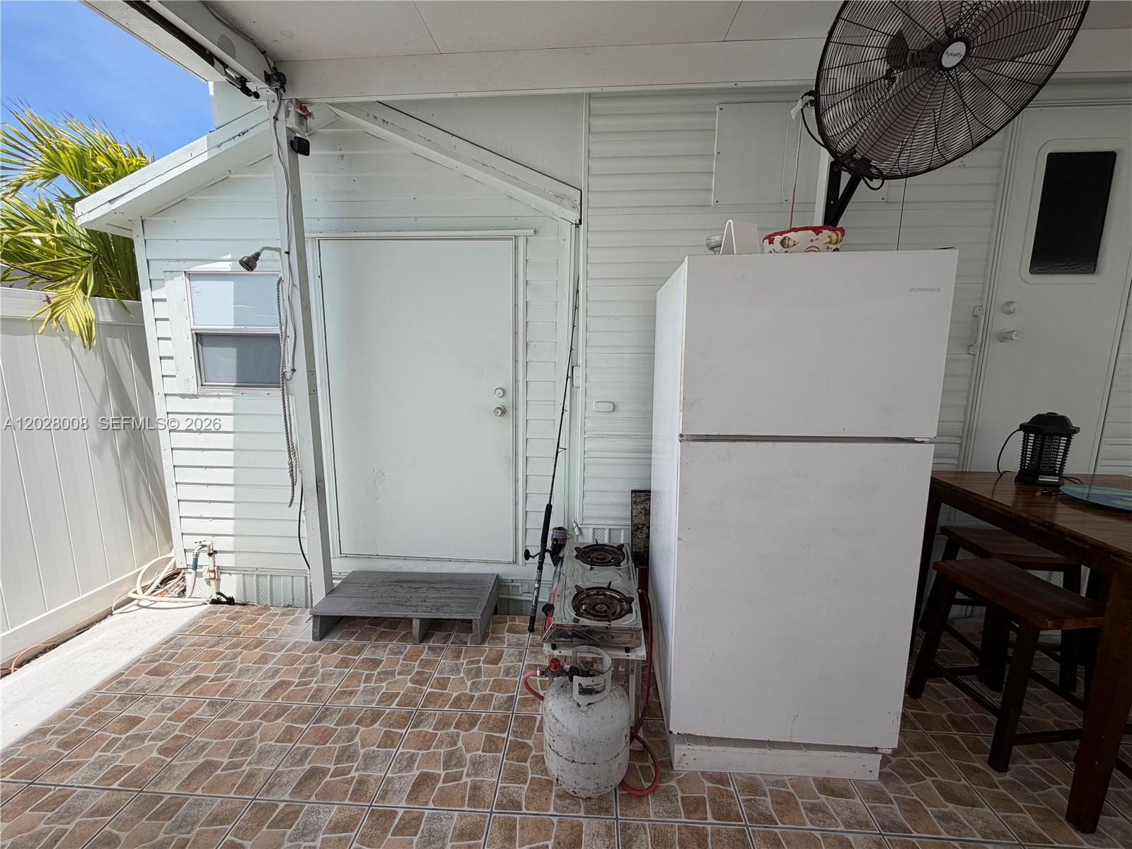 325 Calusa Street Property Photo 11
