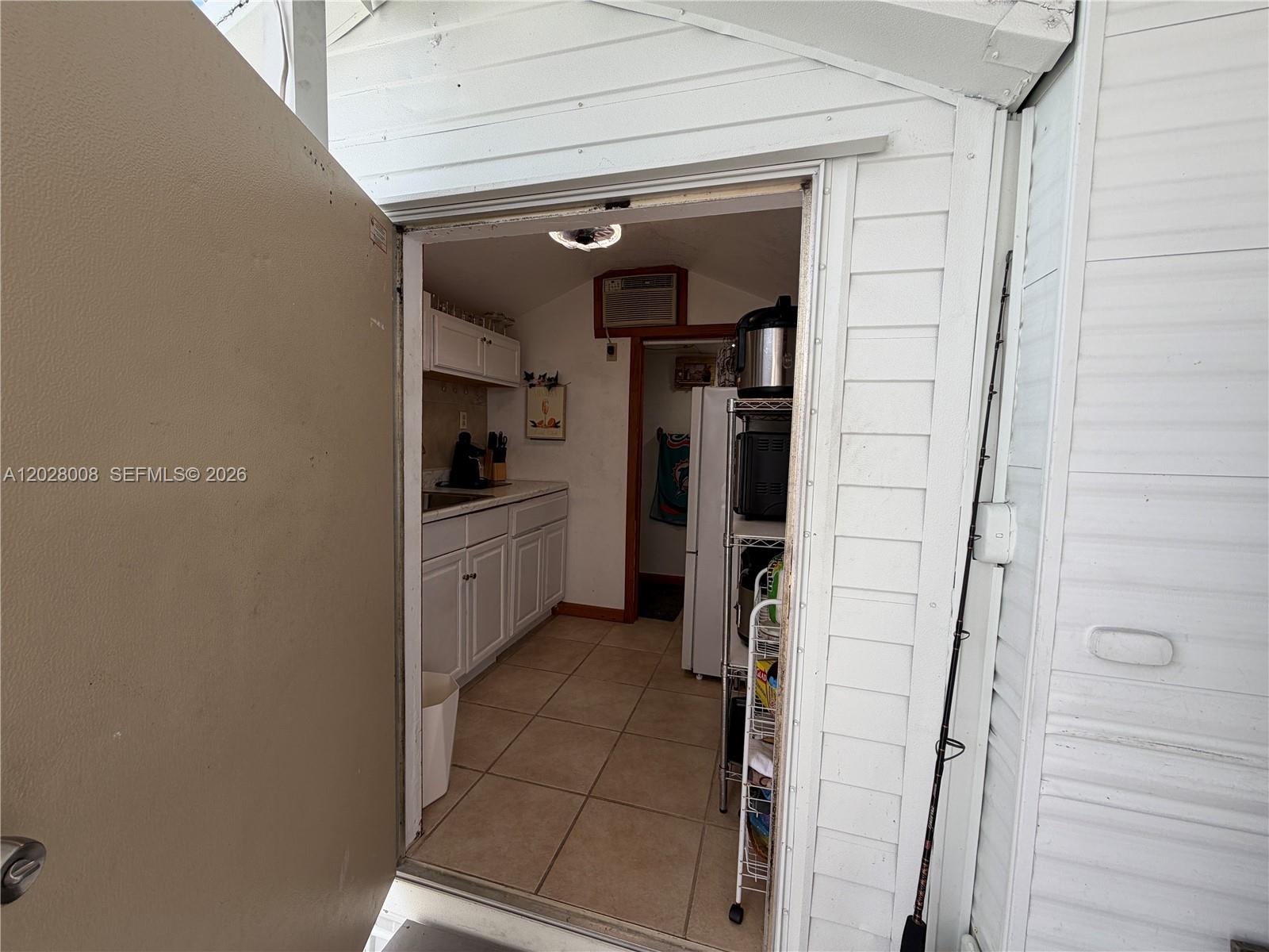 325 Calusa Street Property Photo 16