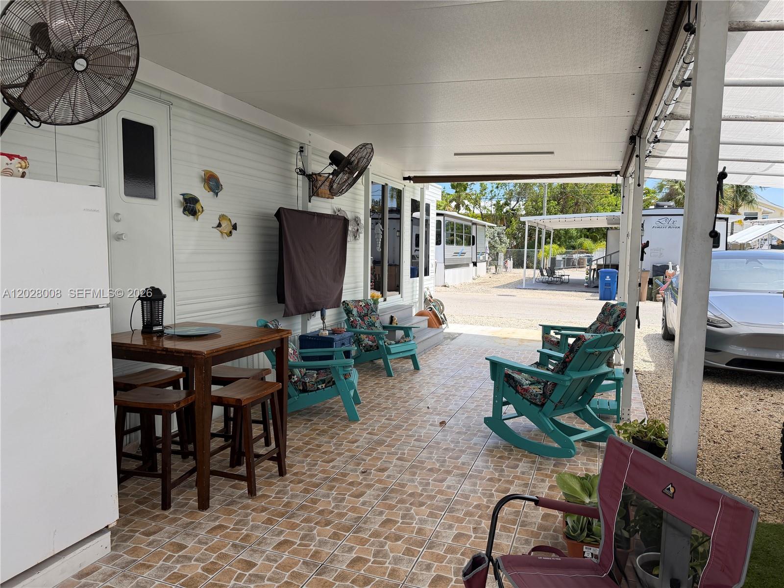 325 Calusa Street Property Photo 20
