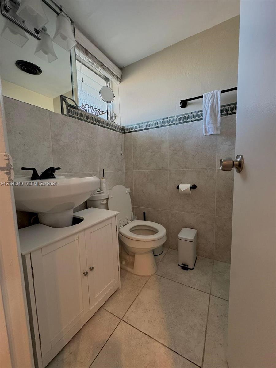 1530 Ne 191st Street 241 Property Photo 4