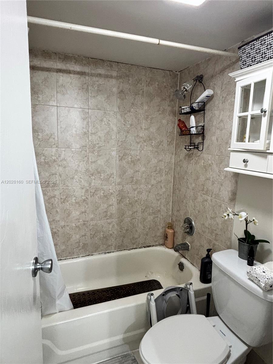 450 Commodore Drive 108 Property Photo 10