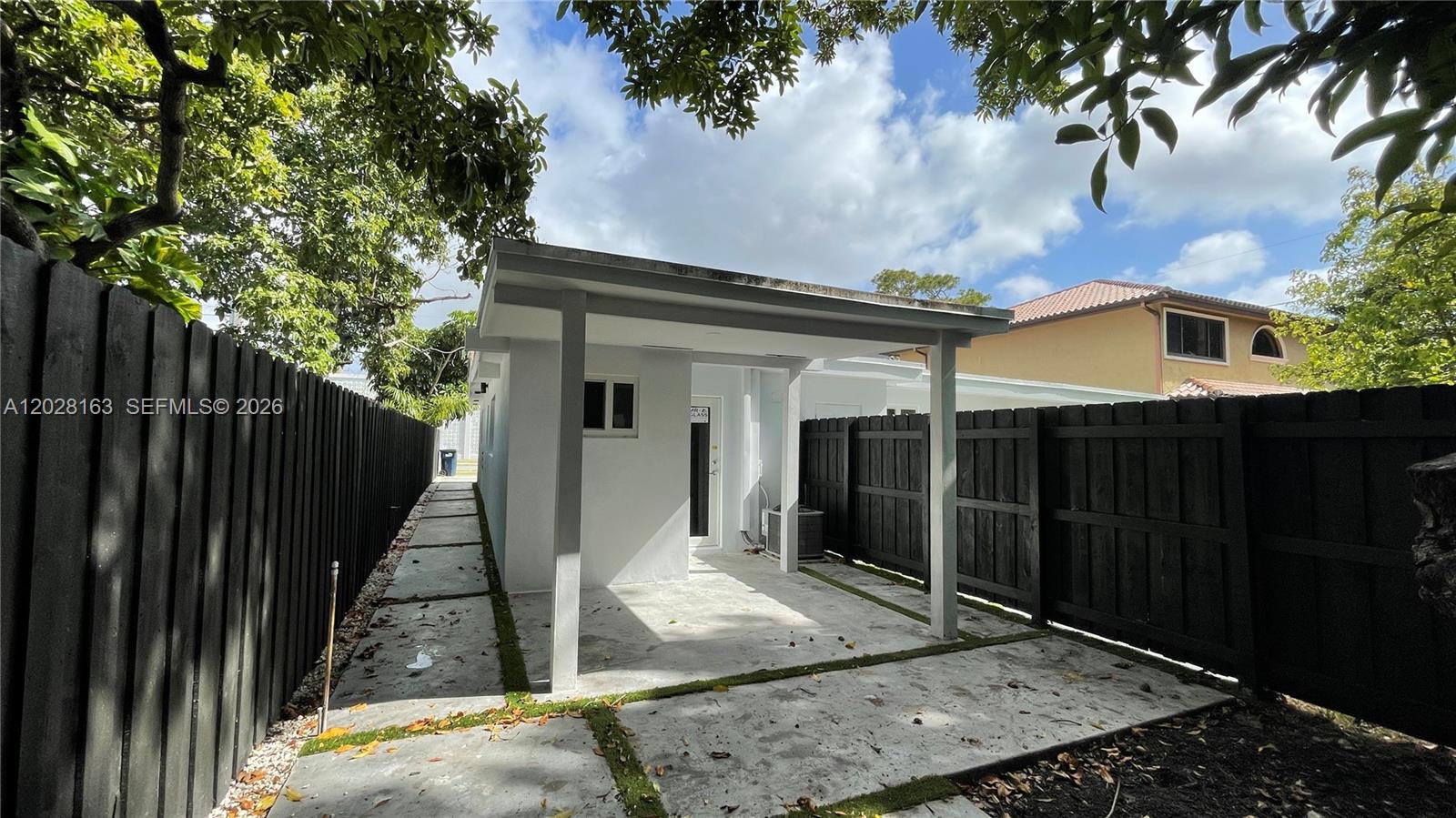 4290 Sw 9th Street B Property Photo 4