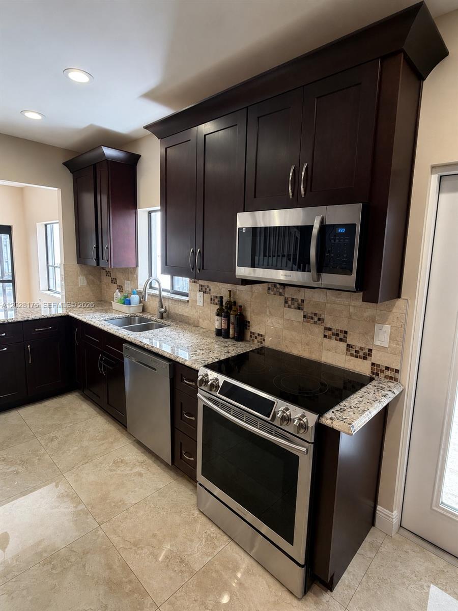 21719 Cromwell Circle Property Photo 17
