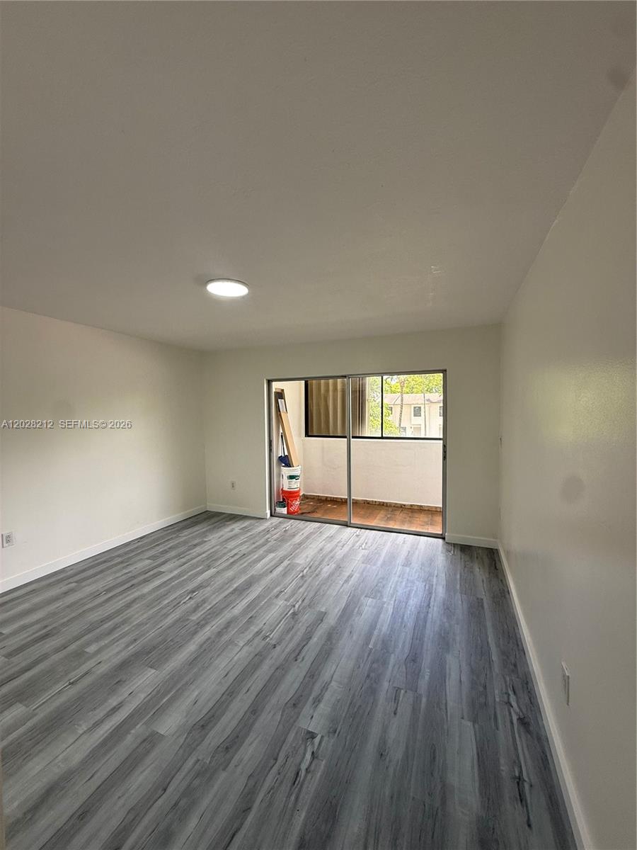 1555 W 44th Place 203 Property Photo 15