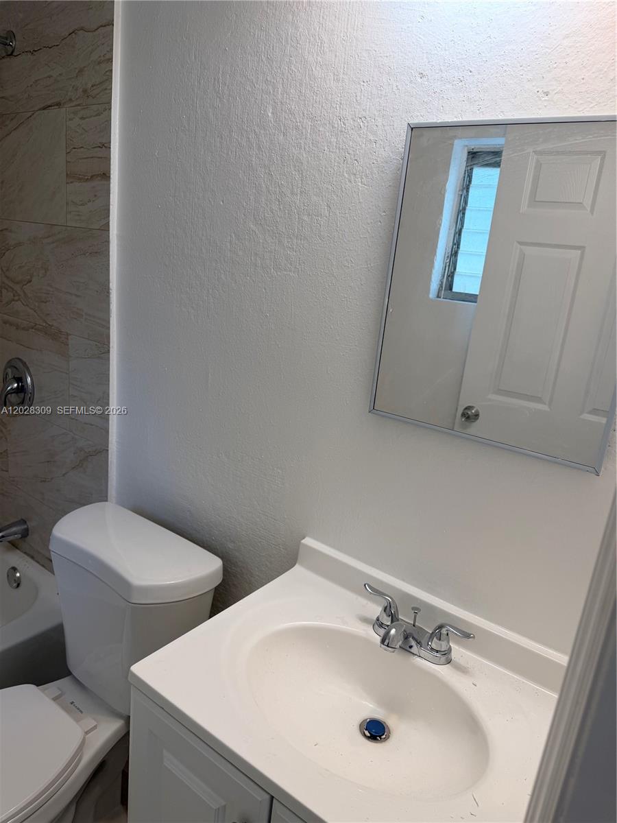 220 Nw 16th Terrace 8 Property Photo 5