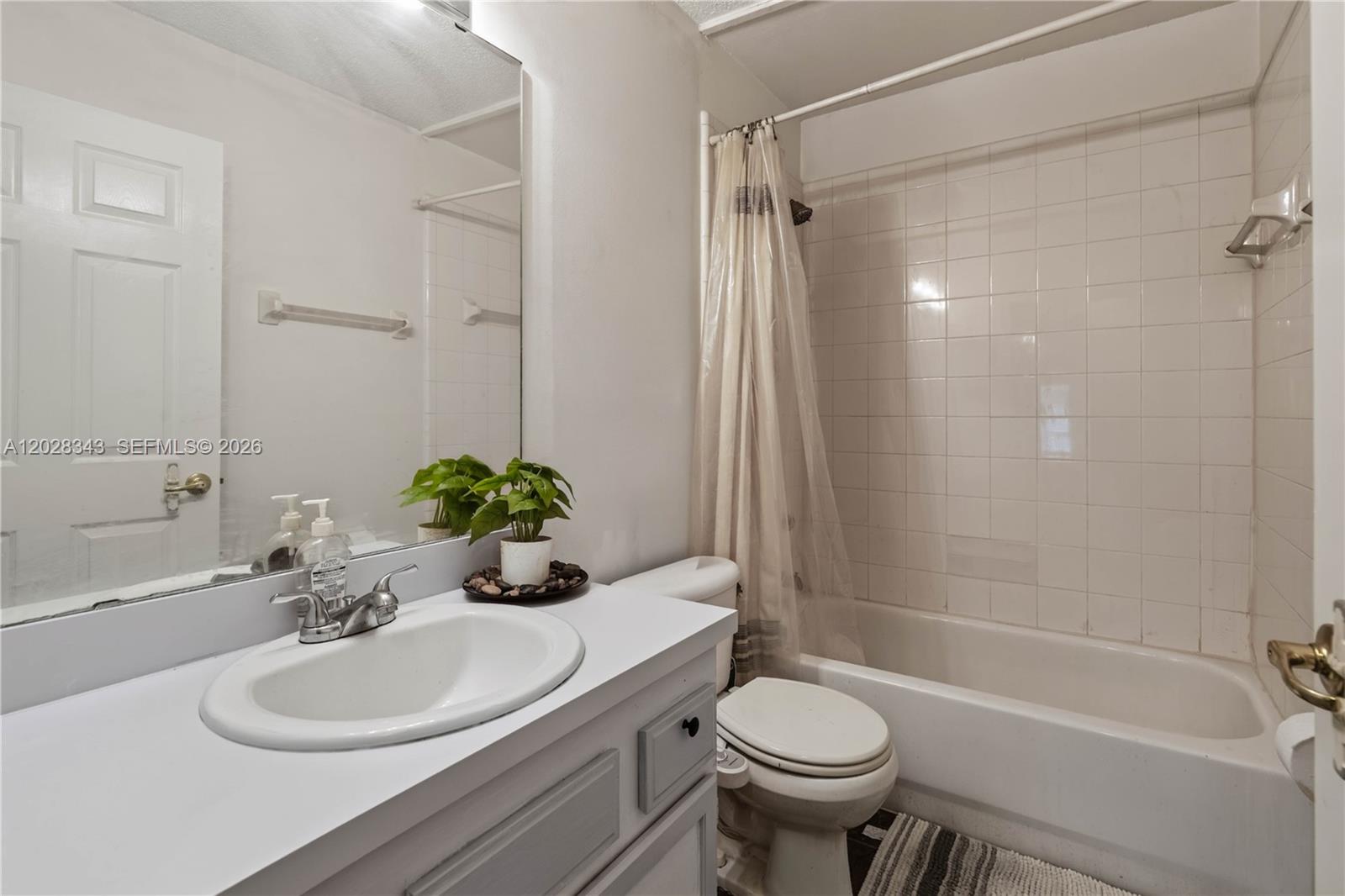 1641 Spring Oaks Lane Property Photo 12