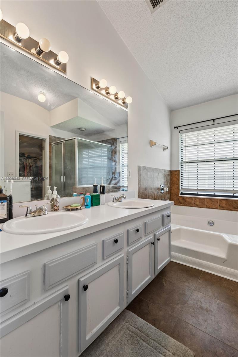 1641 Spring Oaks Lane Property Photo 28