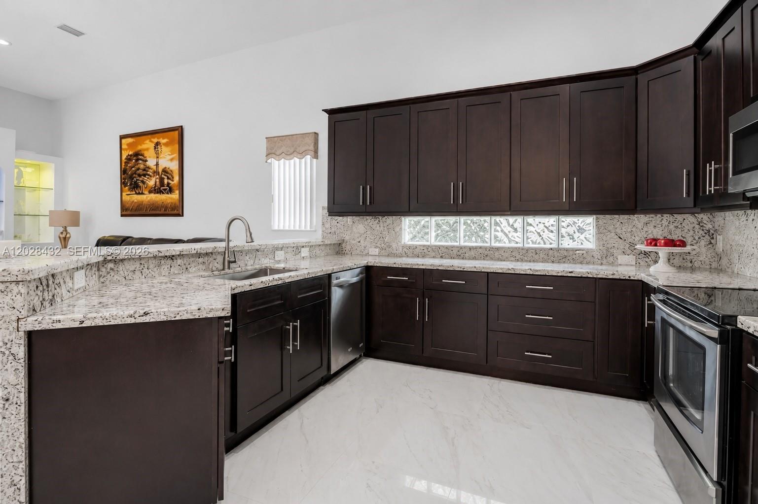 3852 Oak Ridge Circle Property Photo 7