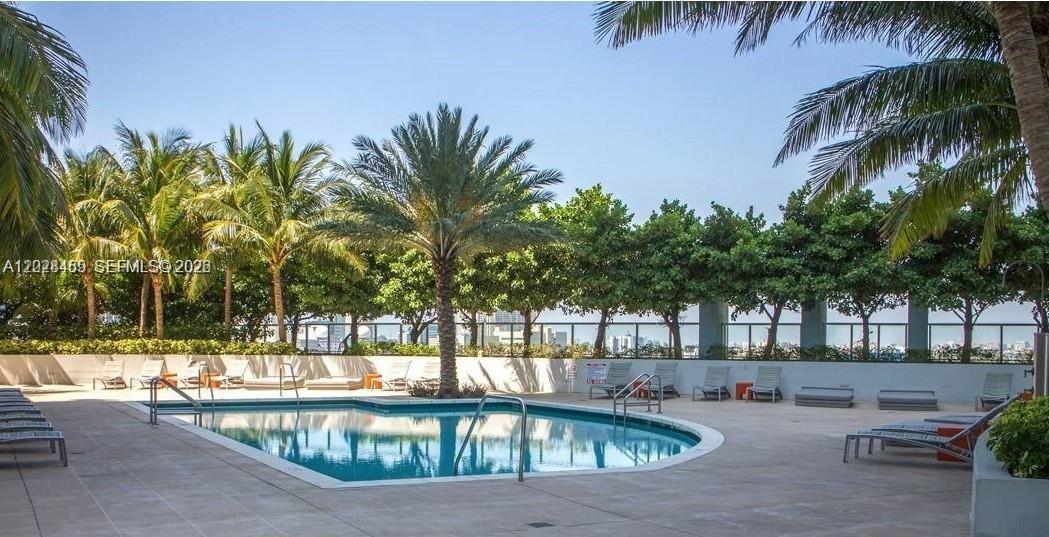 1900 N Bayshore Drive 2415 Property Photo 4