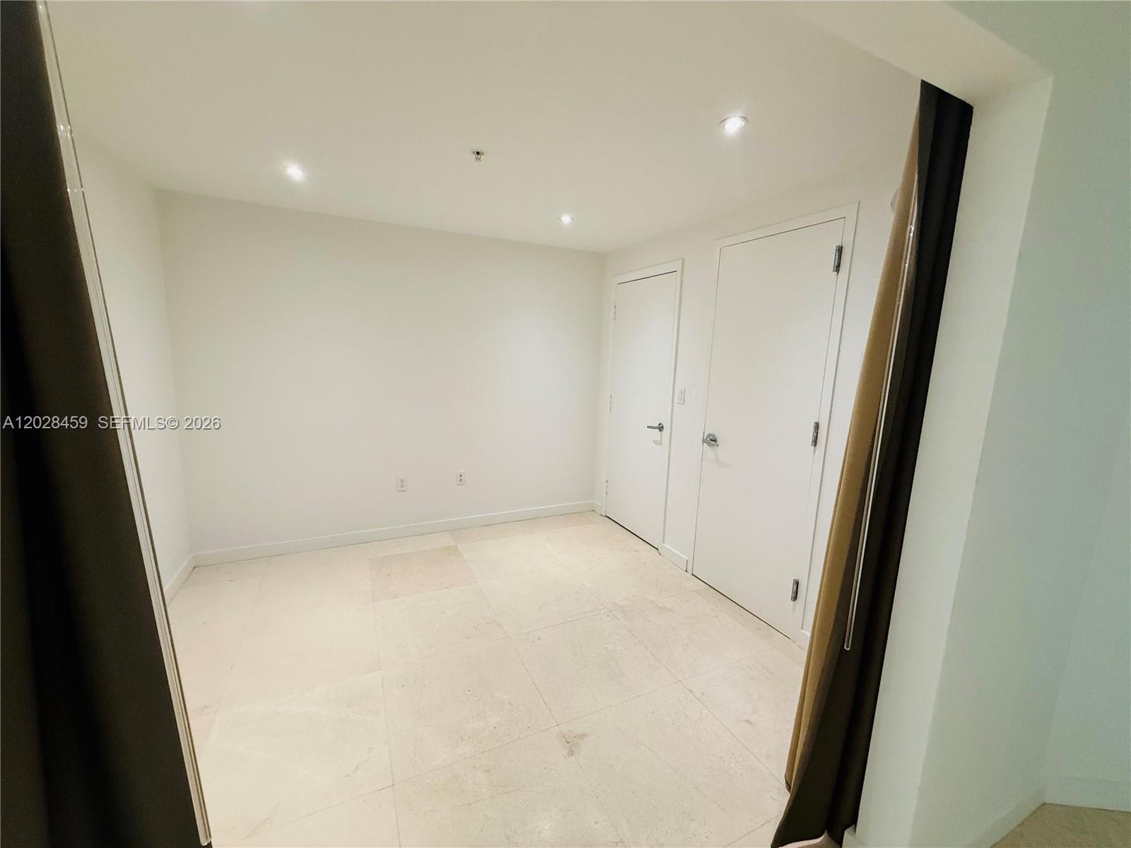 1900 N Bayshore Drive 2415 Property Photo 6