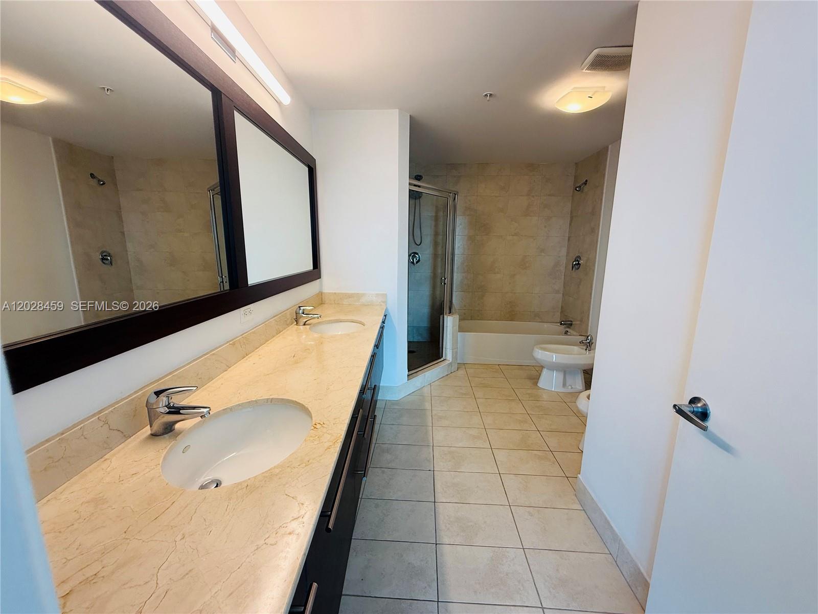 1900 N Bayshore Drive 2415 Property Photo 17