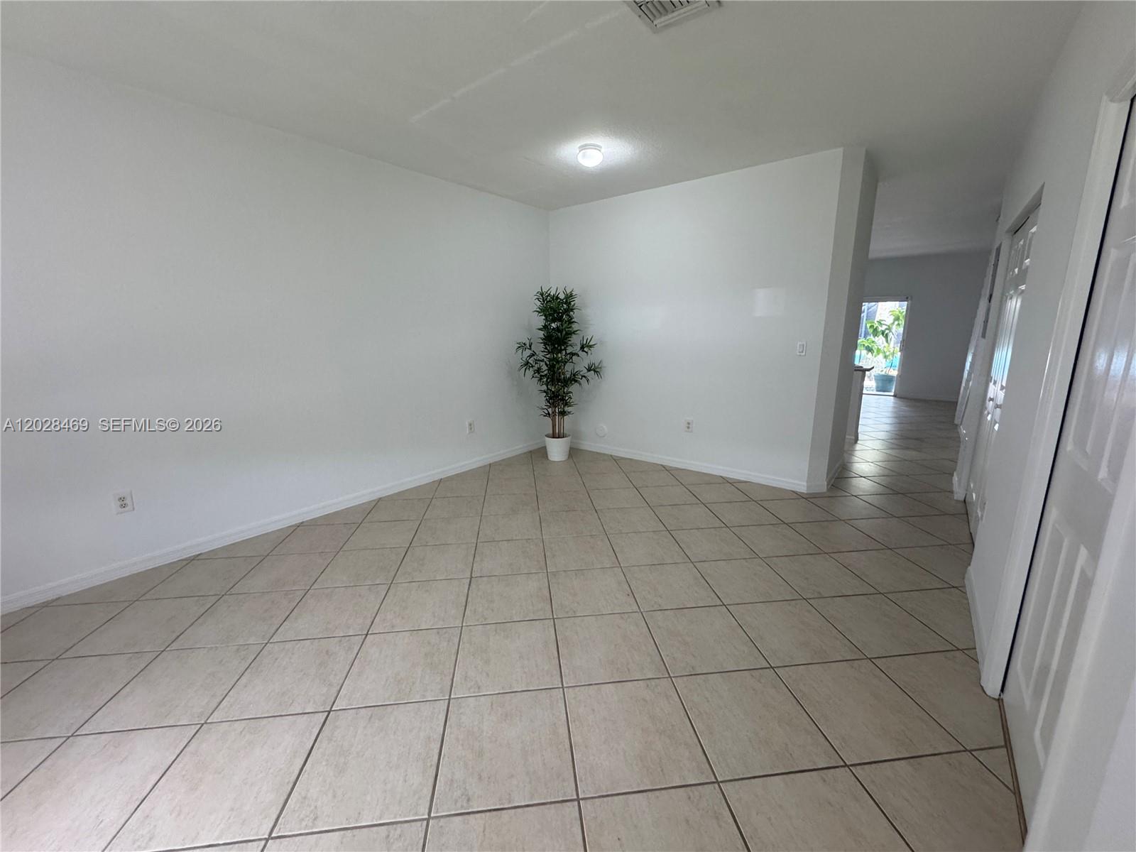 5743 Nw 114th Path 106 Property Photo 3