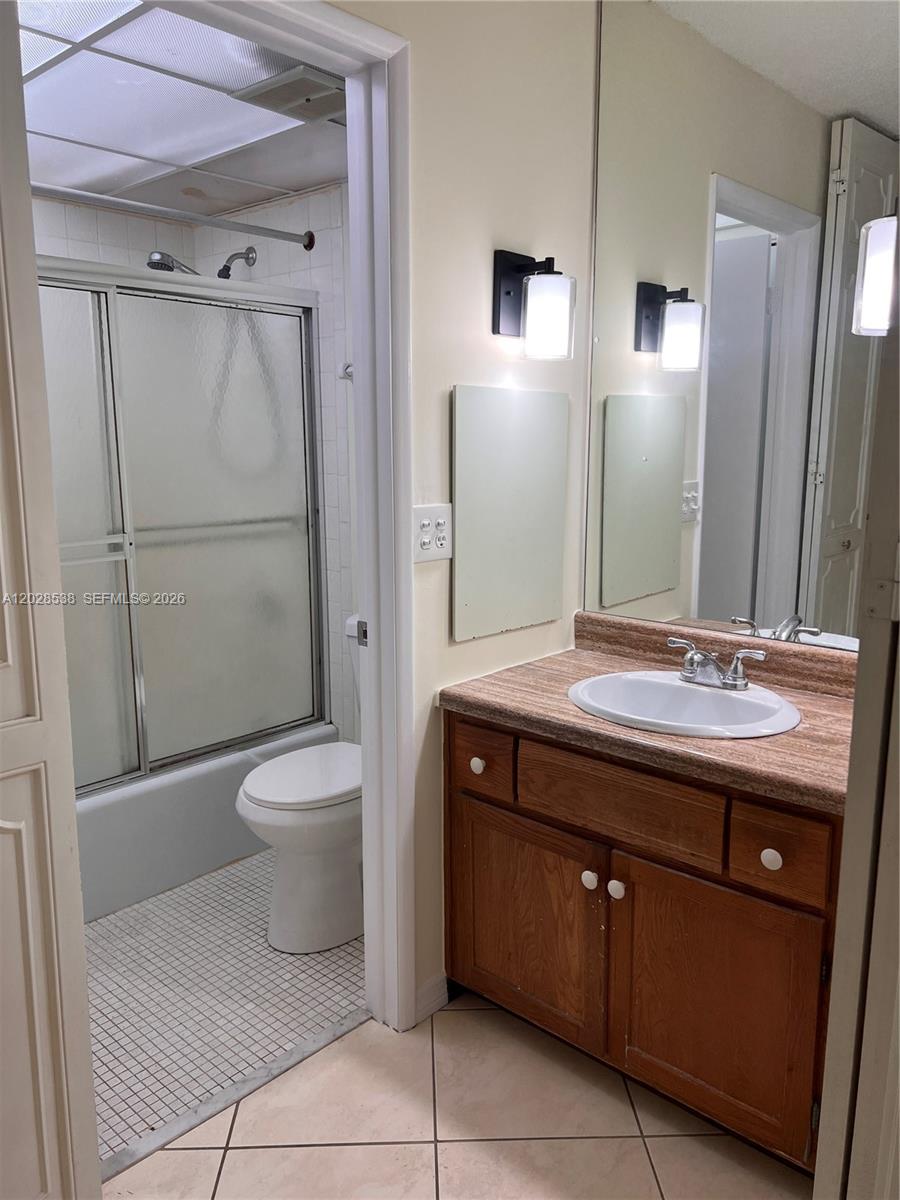 3760 Inverrary Drive 2a Property Photo 11