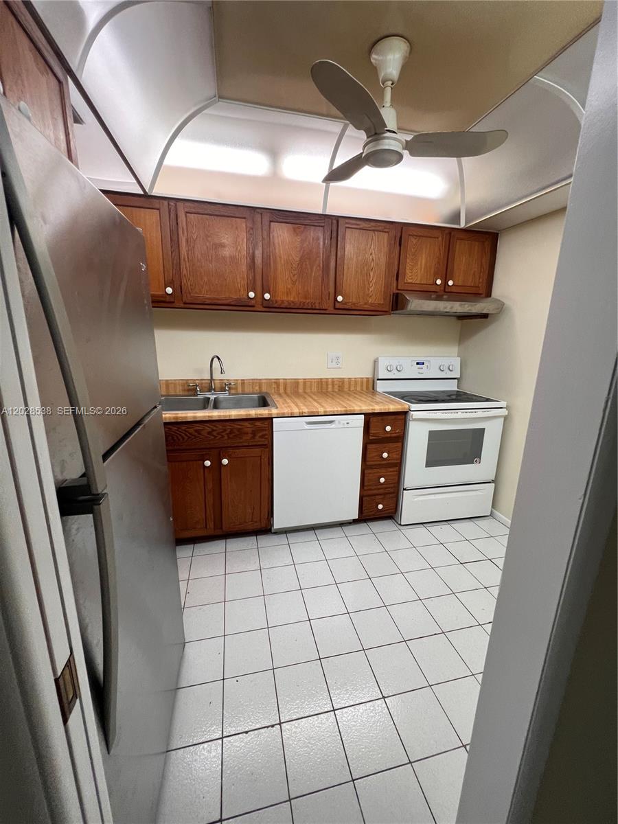 3760 Inverrary Drive 2a Property Photo 12