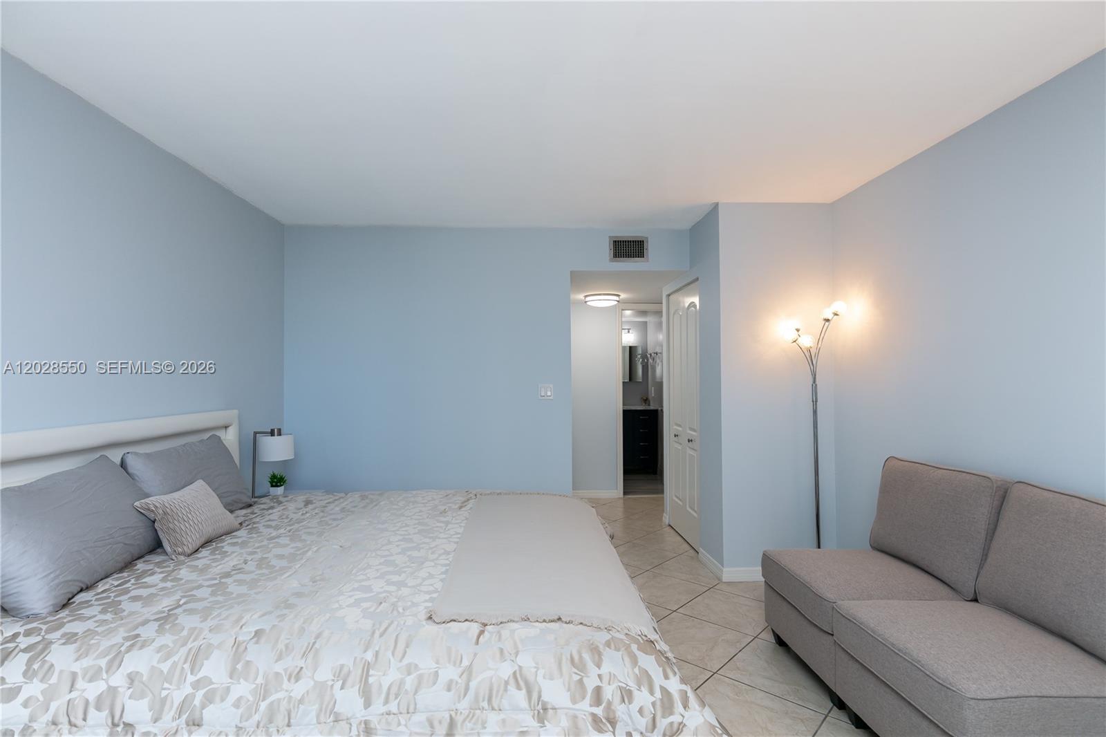 2401 S Ocean Drive 404 Property Photo 14