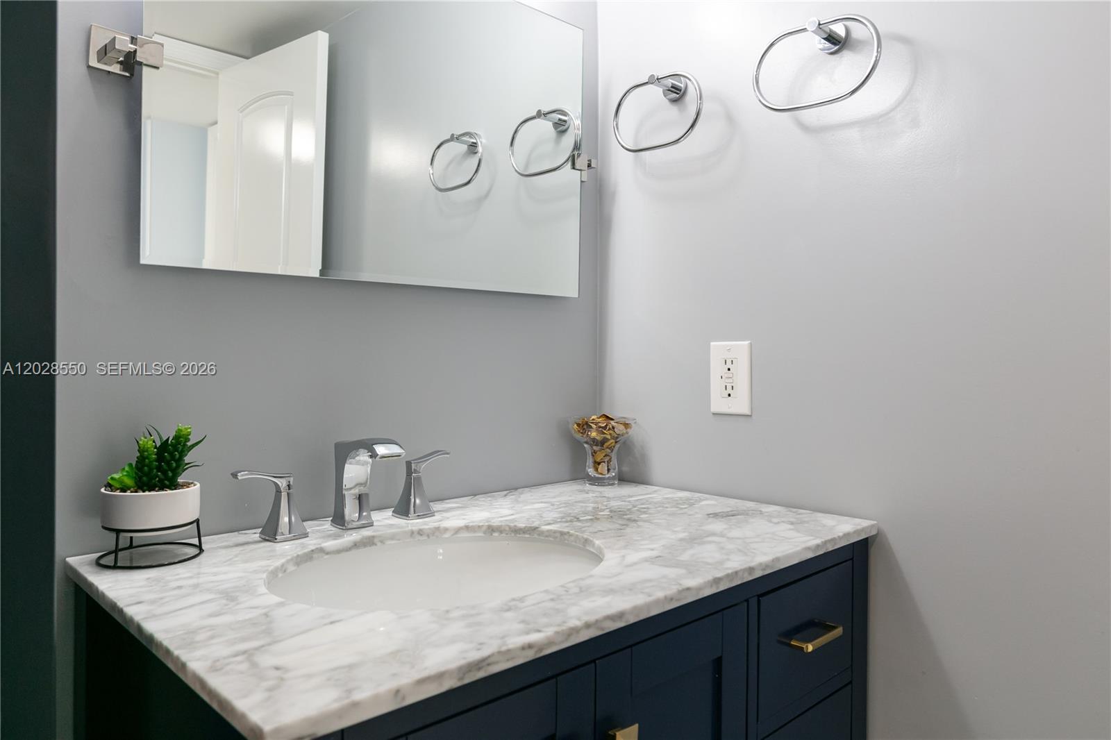 2401 S Ocean Drive 404 Property Photo 22