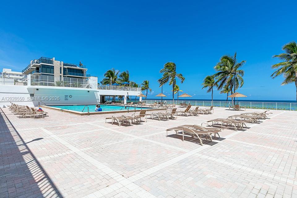 2401 S Ocean Drive 404 Property Photo 30