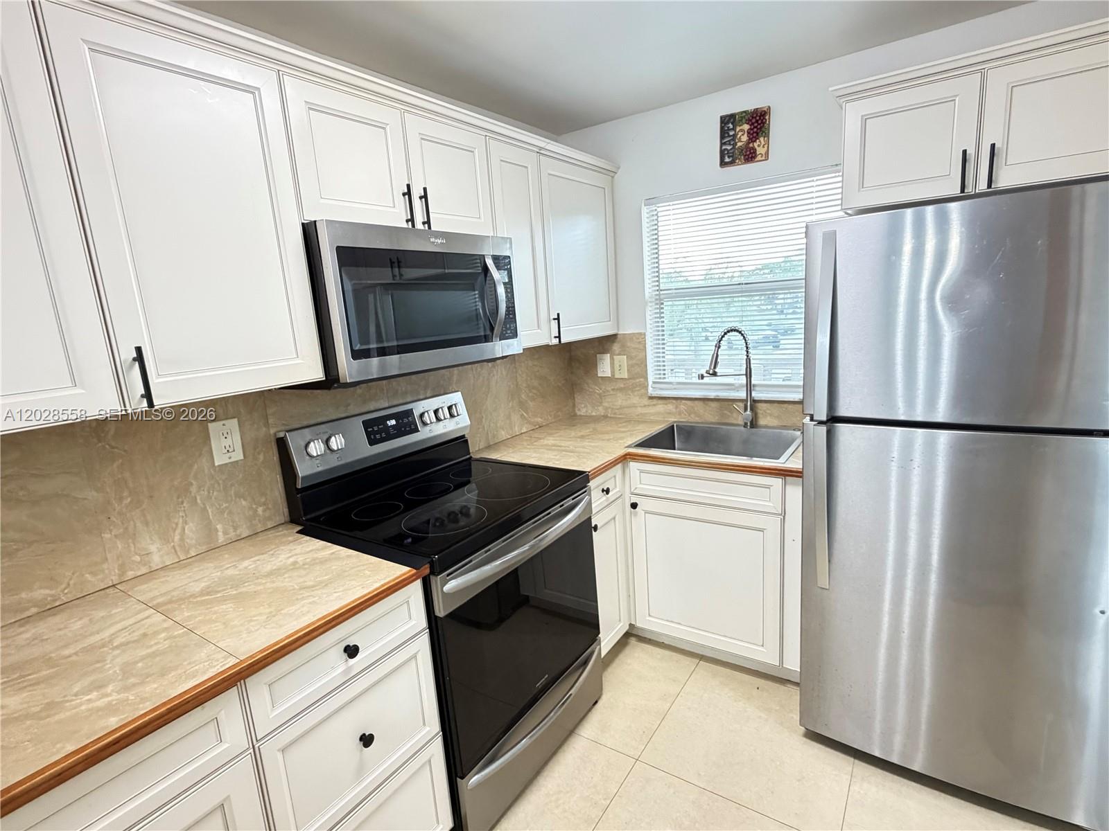 9281 Sunrise Lakes Boulevard 209 Property Photo 3