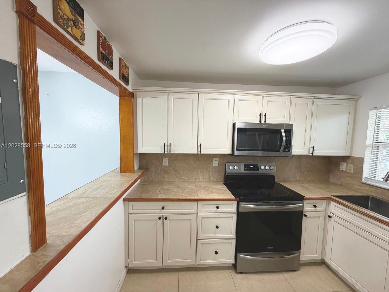 9281 Sunrise Lakes Boulevard 209 Property Photo 4