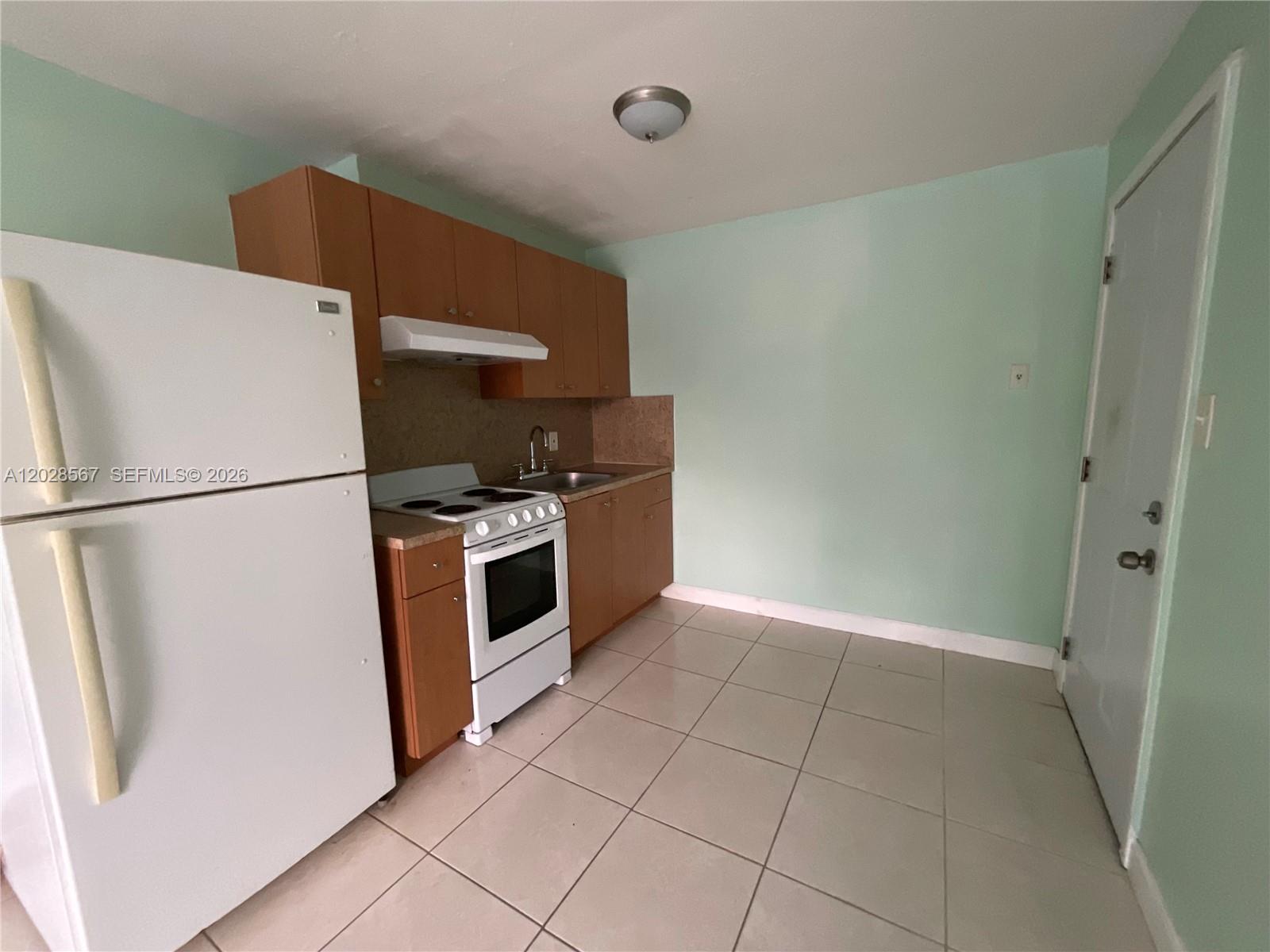 A12028567 Property Photo 3