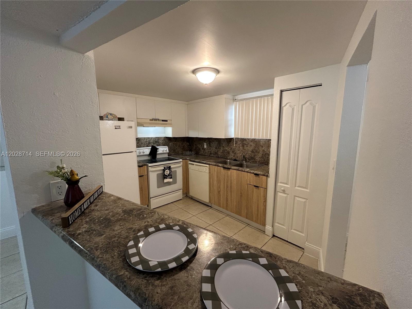 4205 N University Drive 112 Property Photo 6