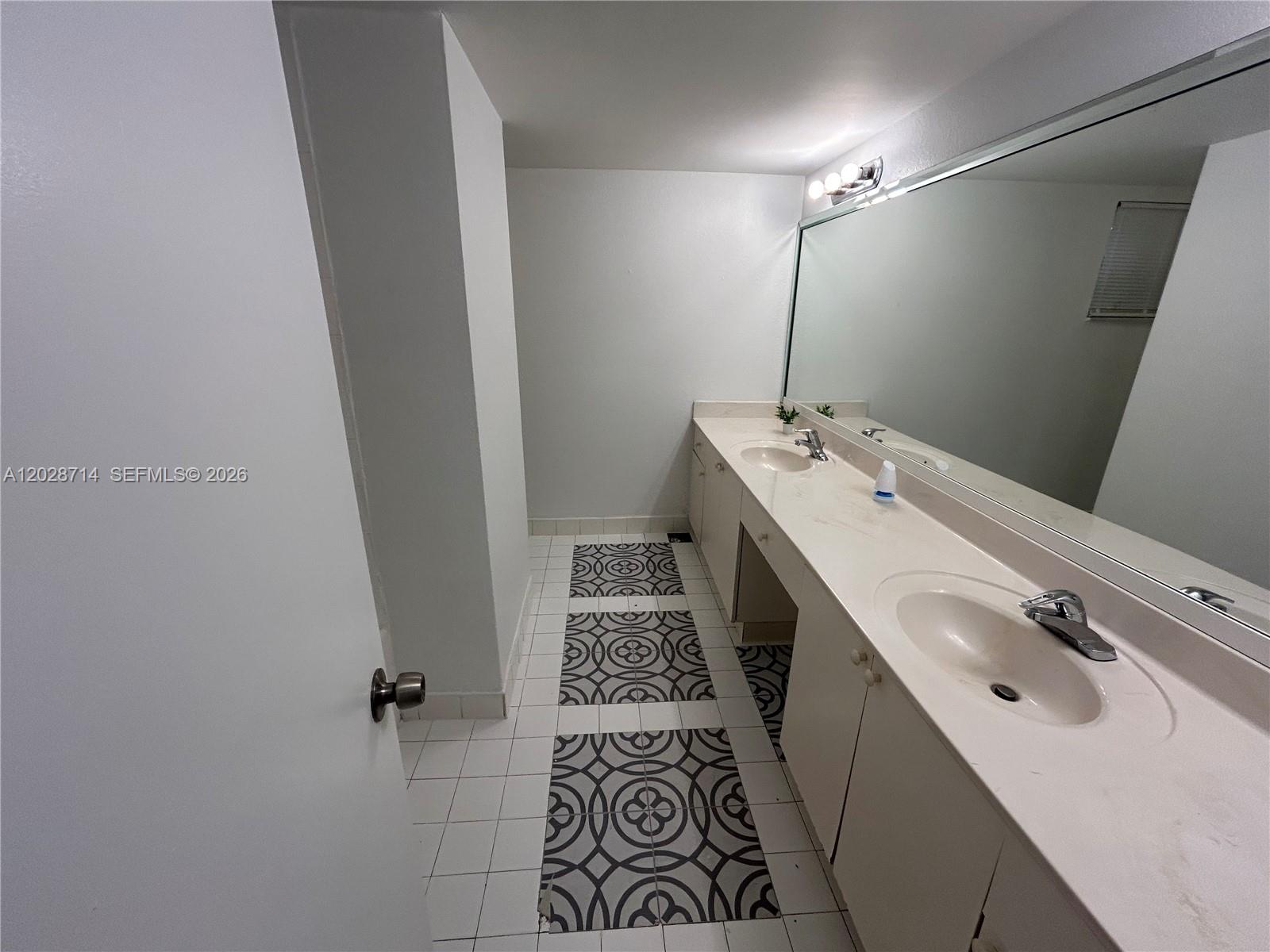 4205 N University Drive 112 Property Photo 16