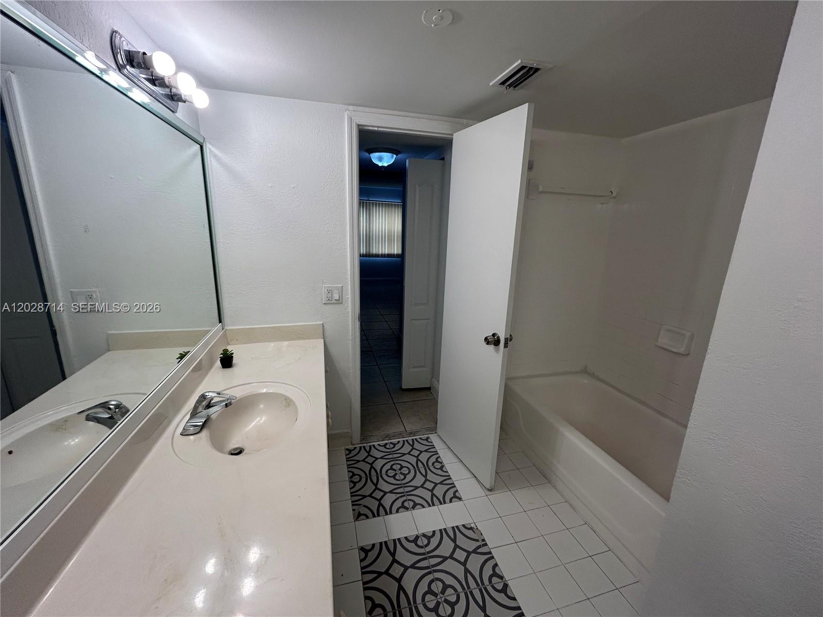 4205 N University Drive 112 Property Photo 17