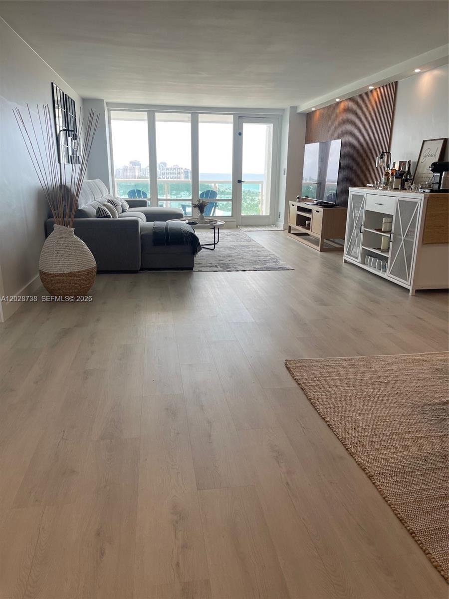 2100 S Ocean Lane 1409 Property Photo 2