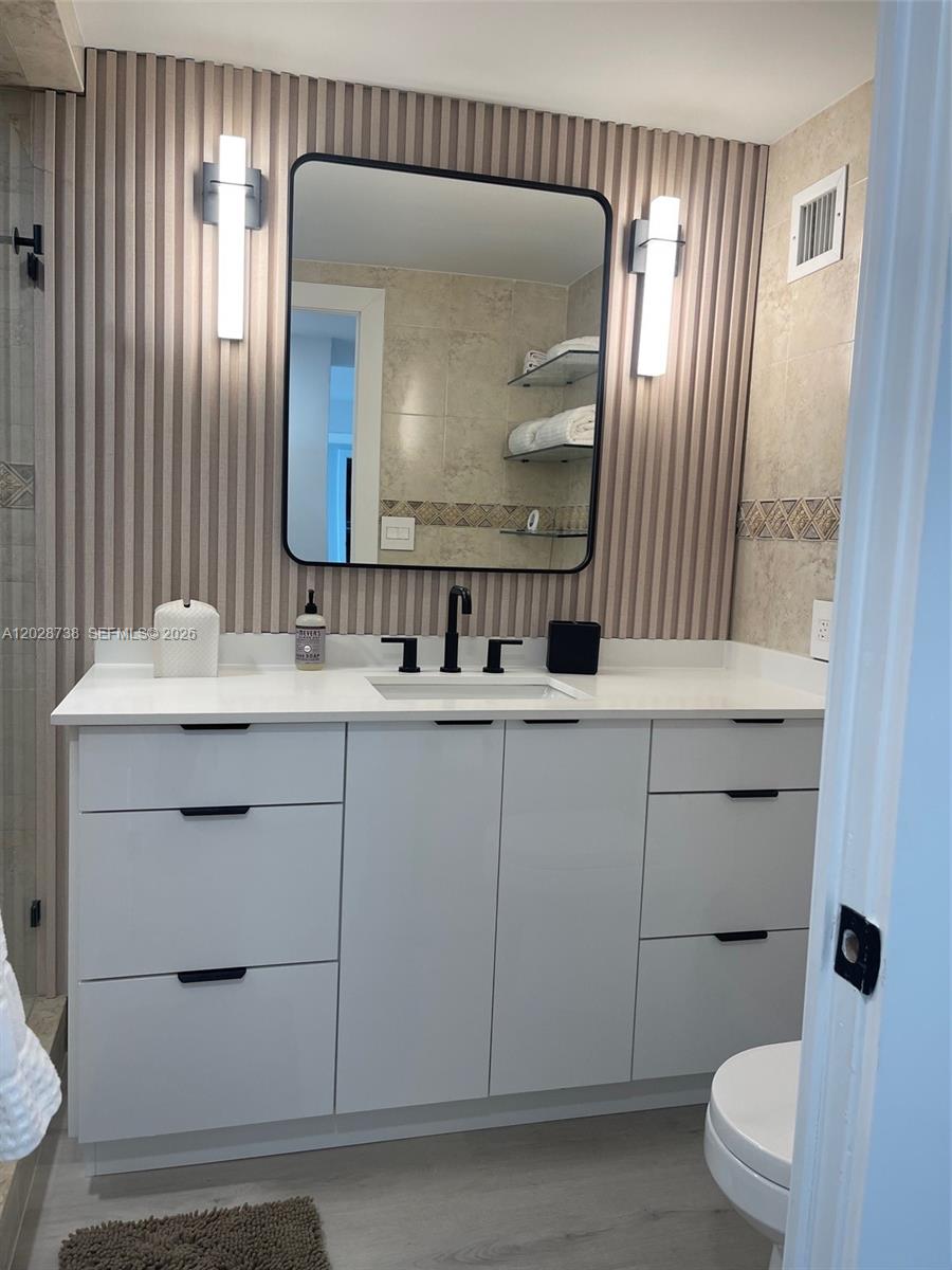 2100 S Ocean Lane 1409 Property Photo 6