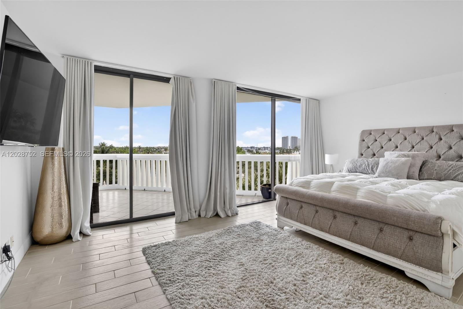 1000 Island Boulevard 503 Property Photo 11