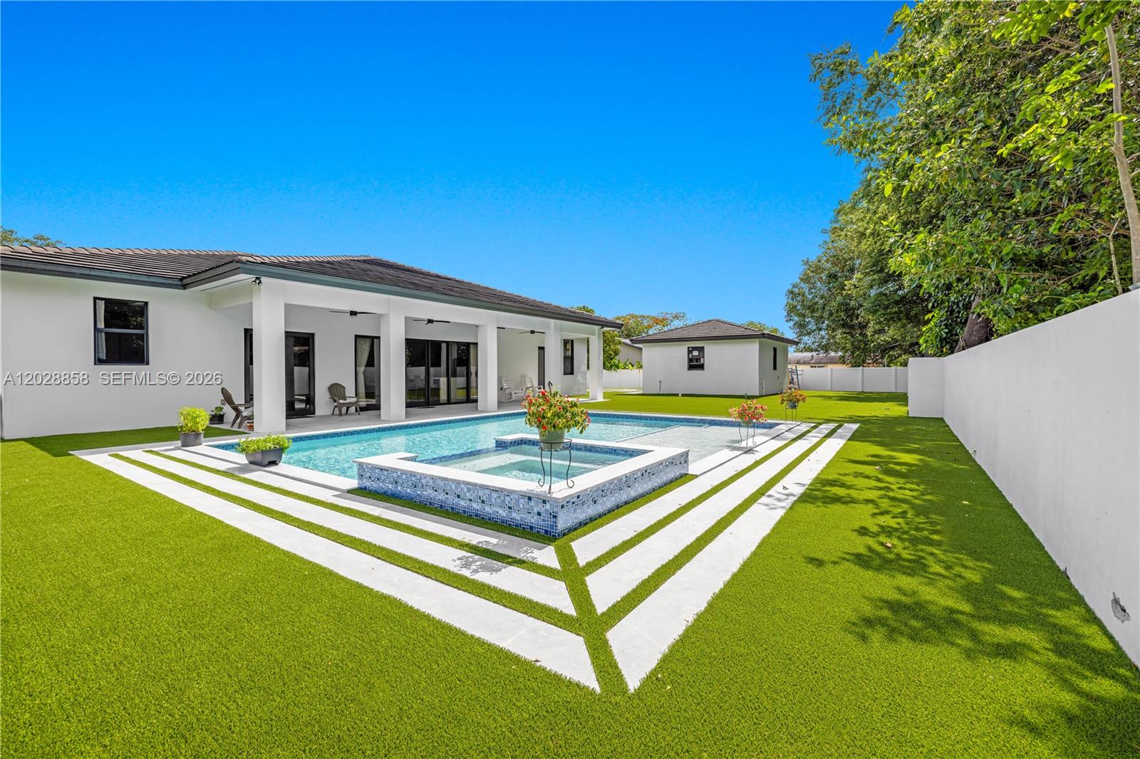 152 Nw 165th Street Property Photo 8