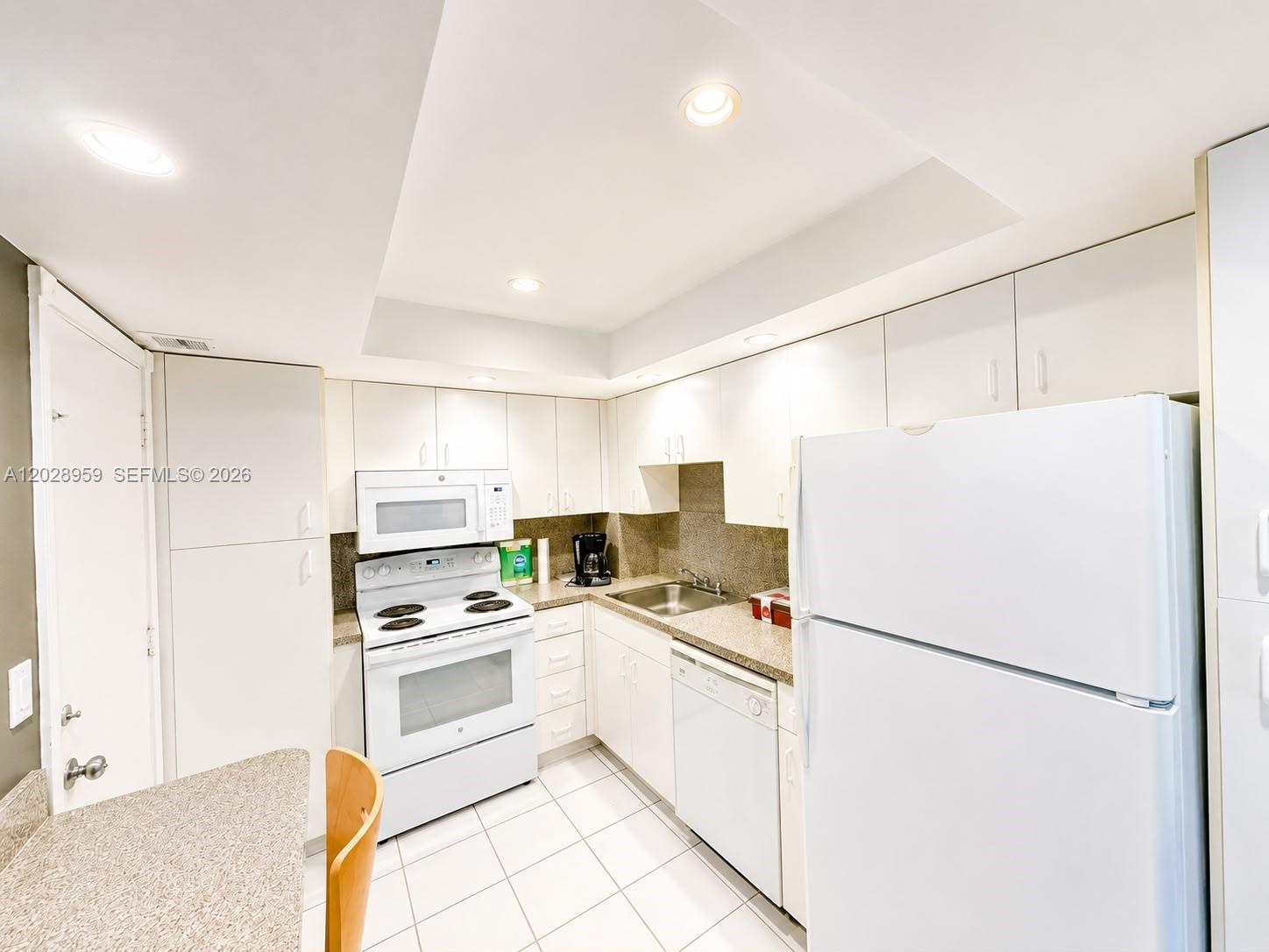 5005 Collins Avenue 616 Property Photo 10