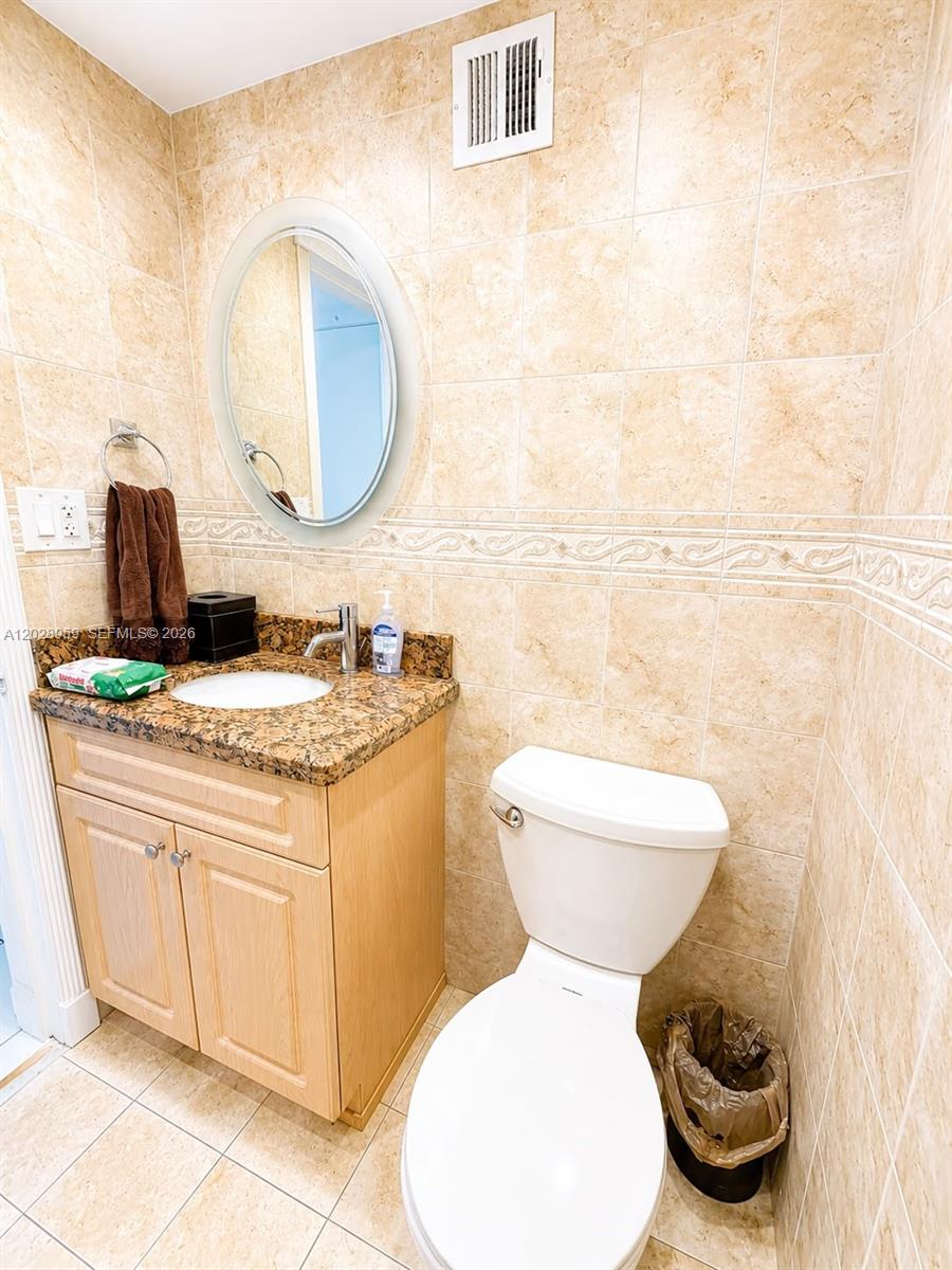 5005 Collins Avenue 616 Property Photo 20